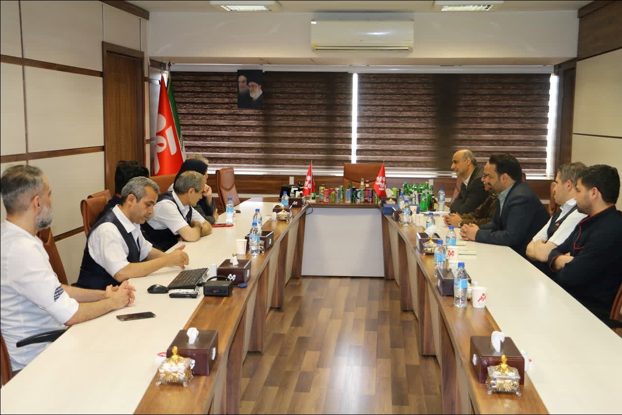 به مناسبت روز جهانی کارگر؛ زمزم ایران از کارگران نمونه تقدیر کرد