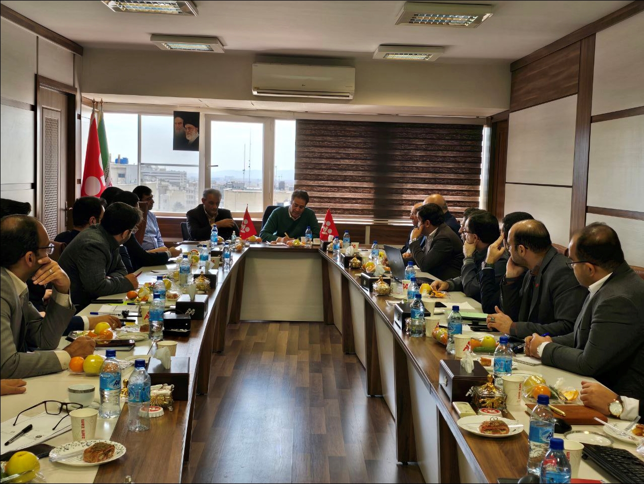 در نشست سراسری مدیران شعب زمزم ایران اعلام شد: تحول فرآیندهای فروش زمزم درسال ۱۴۰۳