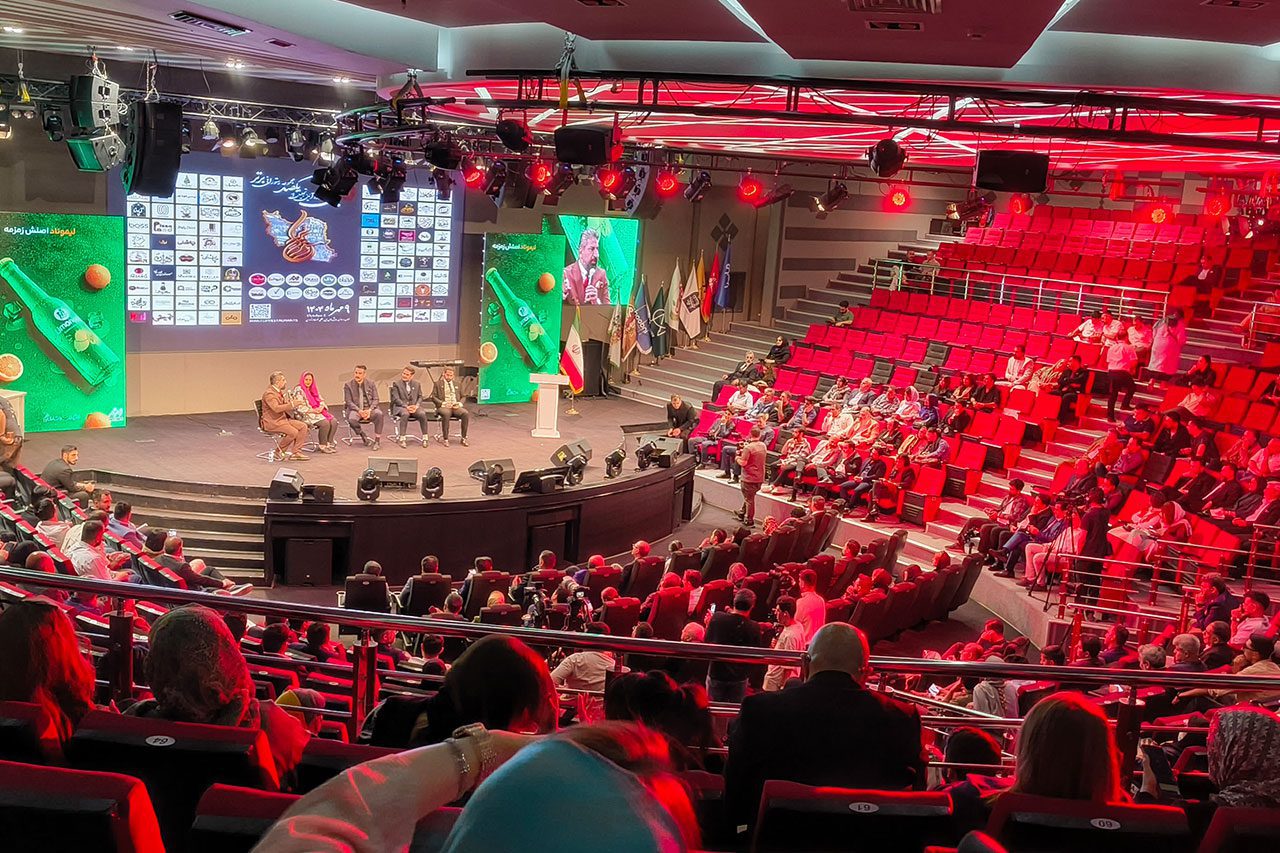 زمزم در مراسم «تجلیل از ۱۰۰ رستوران برتر ایران»